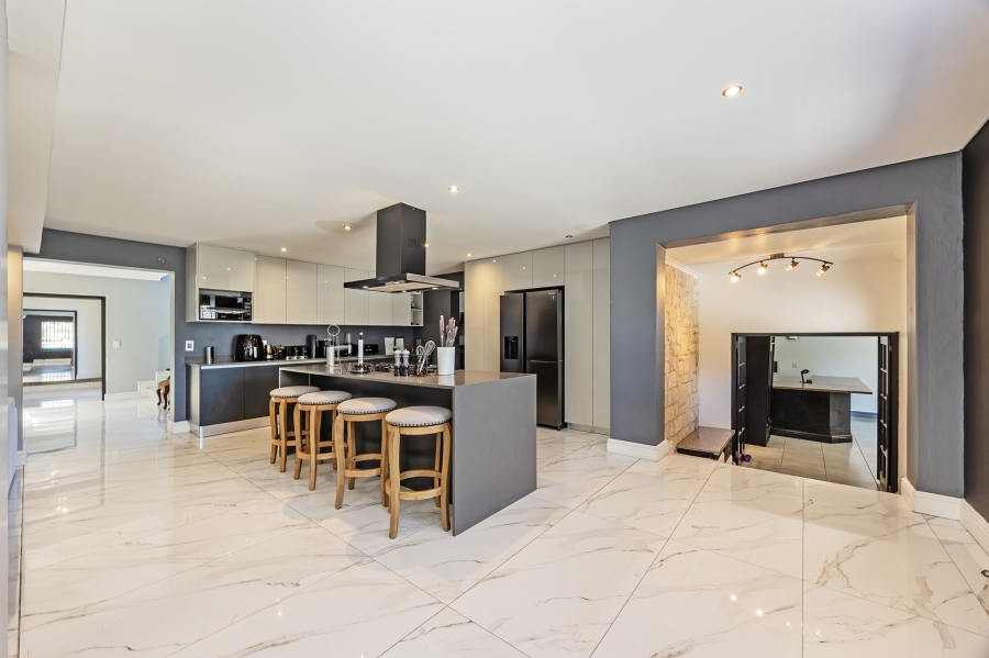 5 Bedroom Property for Sale in Haasendal Western Cape